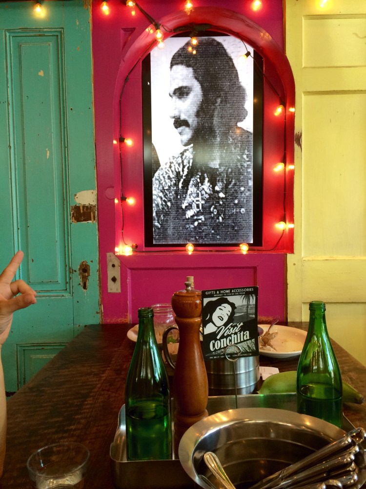 Che Window Door Wall Hanging