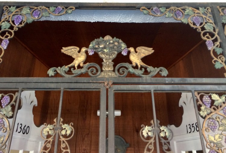 Details of Grape Door